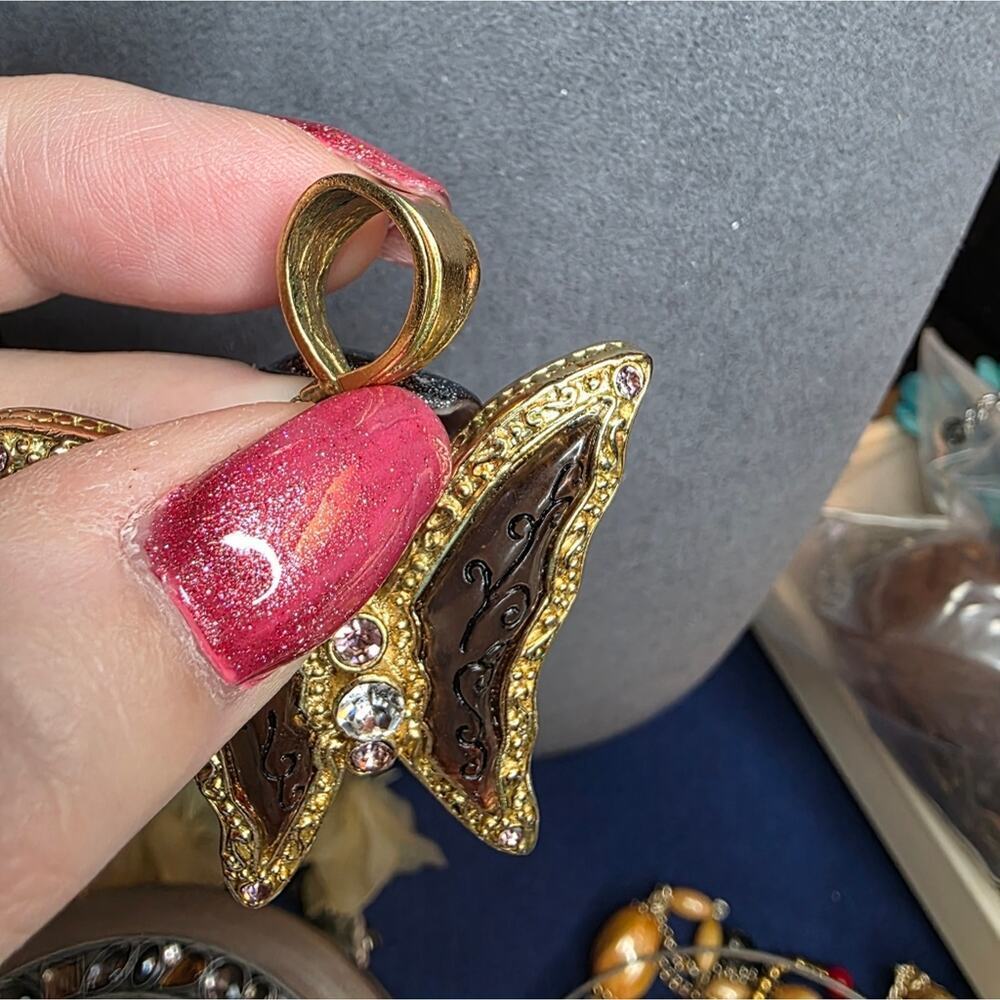 Vintage Large Gold Tone Butterfly Pendant Rhinestone Textured Statement 452 - Picture 6 of 9